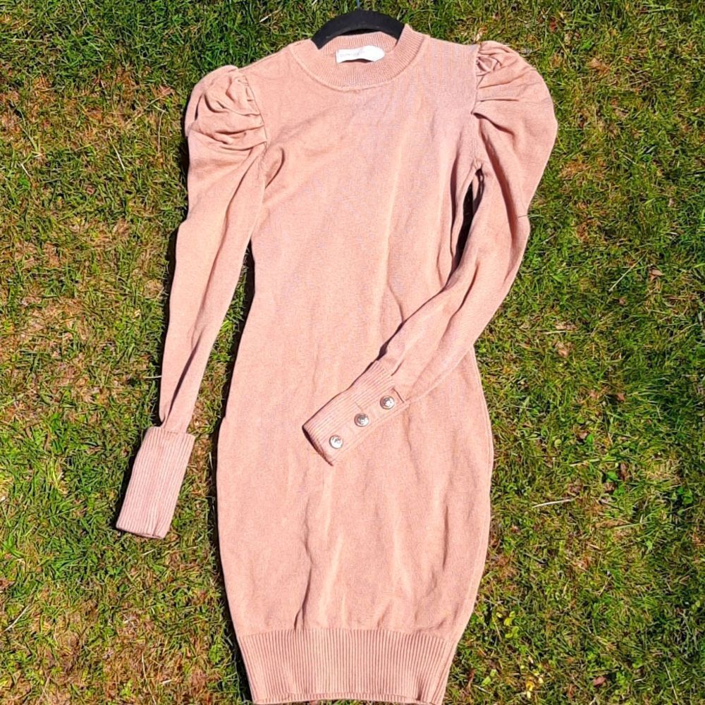Donnee par Dieu knit bodycon dress with puffed shoulders